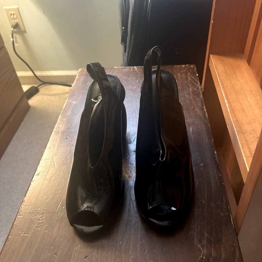 Jeffrey Campbell, patent leather and Never worn sling back pump sandals